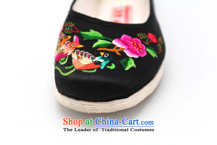 The Chinese old step-young of Ramadan Old Beijing mesh upper hand bottom thousands of embroidered mother Lady's temperament shoes thousands yuan shoes peony flowers red 36 pictures, prices, brand platters! The elections are supplied in the national character of distribution, so action, buy now enjoy more preferential! As soon as possible.