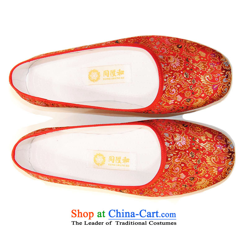 The L and the old Beijing mesh upper end of thousands of manually satin embroidered shoes red 39, with l and shopping on the Internet has been pressed.