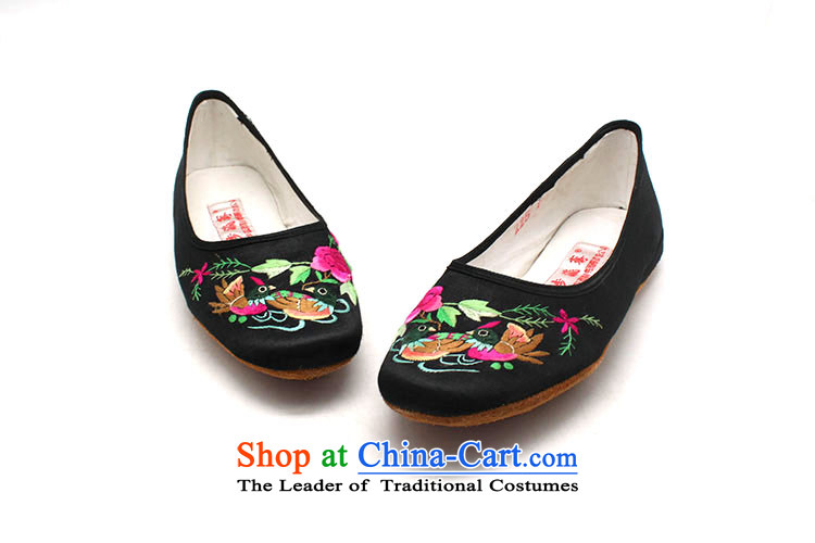 The Chinese old step-young of Ramadan Old Beijing mesh upper hand bottom thousands of embroidered mother Lady's temperament shoes red 40 pictures, prices, brand platters! The elections are supplied in the national character of distribution, so action, buy now enjoy more preferential! As soon as possible.