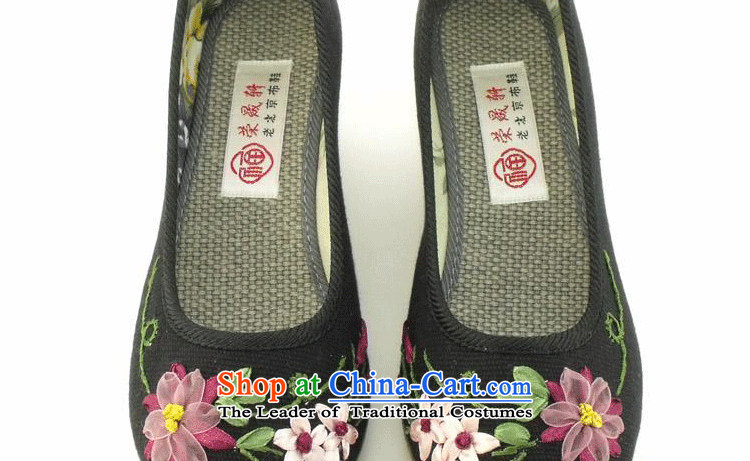 Mesh upper with genuine old Beijing women shoes manually embroidered shoes and stylish with women shoes at 1033 1033 Red (small a number) is too small a number 40 (picture), prices, brand platters! The elections are supplied in the national character of distribution, so action, buy now enjoy more preferential! As soon as possible.