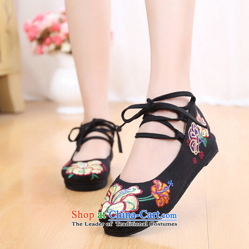 In the autumn of 2015, a new single shoe old Beijing mesh upper female embroidered shoes of ethnic Tether Strap Round Head red 40, Chin world shopping on the Internet has been pressed.