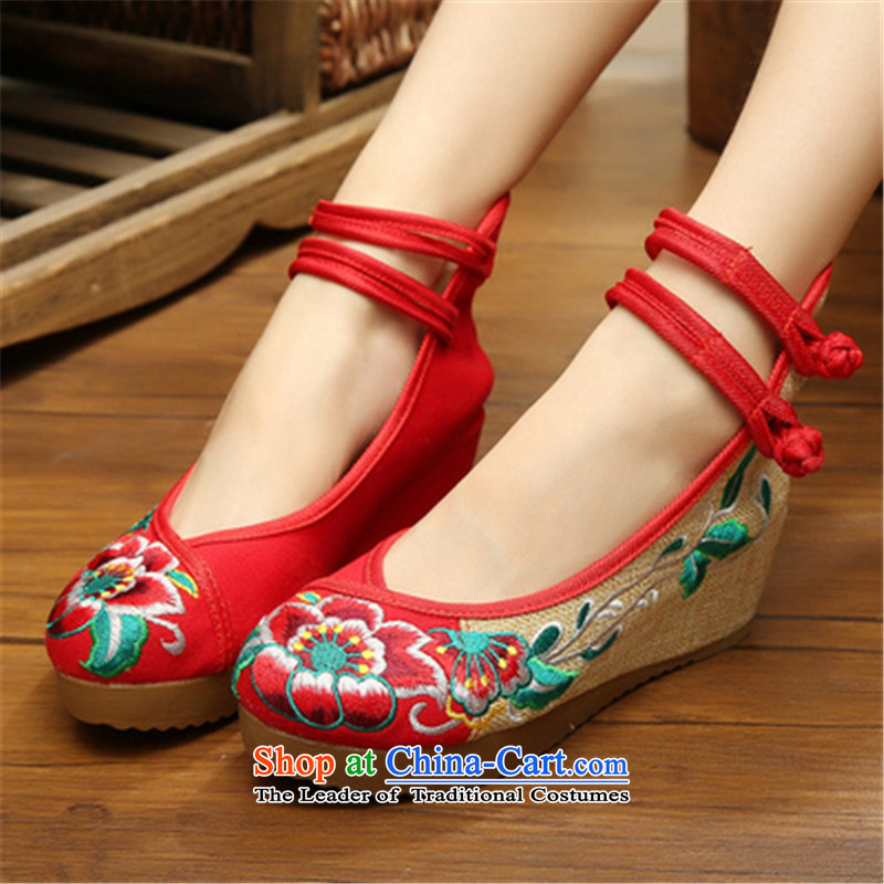 Step-by-step approach of?2015 New Old Beijing mesh upper for women through the spring and fall slope of ethnic embroidered shoes with thick rising within the mesh upper womens single shoe red hibiscus flowers