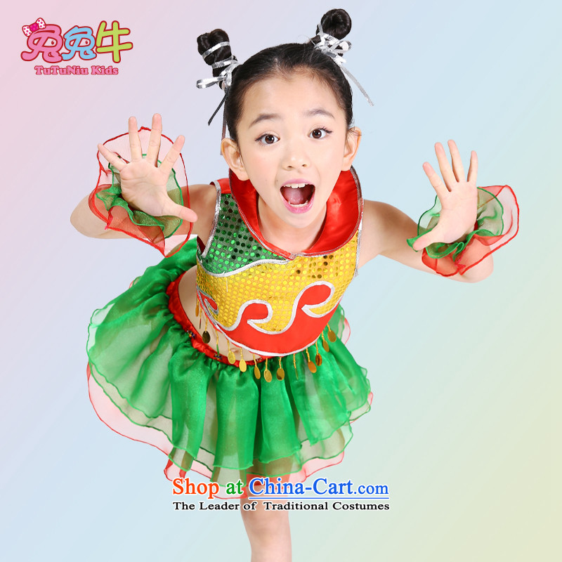 61. Children will girls folk dance show services early childhood dapshim song and dance performances to serve children wearing costume figure color  and cattle has been pressed and 120-130 shopping on the Internet