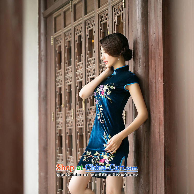 With the Chinese  New Year 2015 Spring temperament embroidery qipao Stylish retro-day 