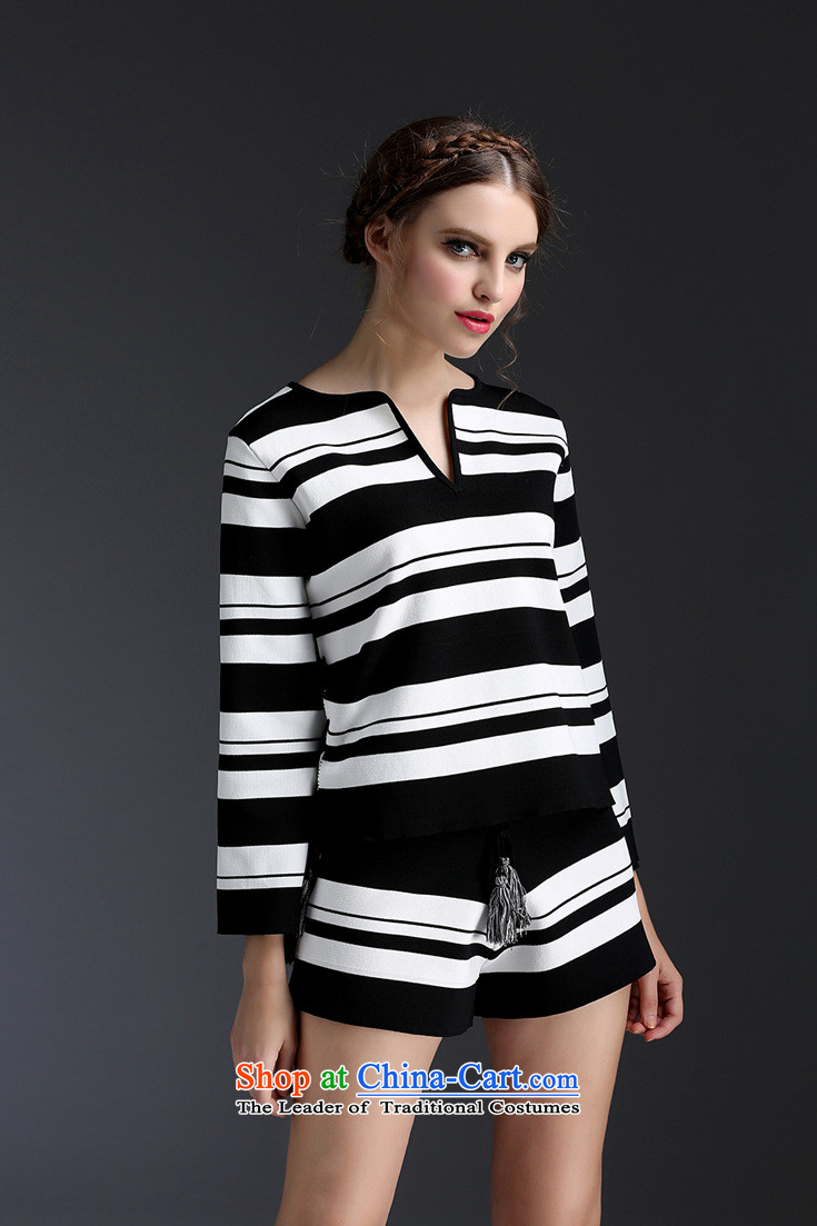 The Black Butterfly European sites by 2015 Autumn new classic black and white streaks V-Neck edging horn cuff Knitted Shirt + knitting shorts picture color M brand, prices, picture platters! The elections are supplied in the national character of distribution, so action, buy now enjoy more preferential! As soon as possible.