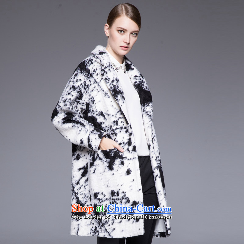Black and white stylish look MAXILU coats, Hayek terrace black and white stylish coat Hayek, temperament terrace stylish black and white coats quote ,MAXILU temperament black and white stylish coat temperament Quote