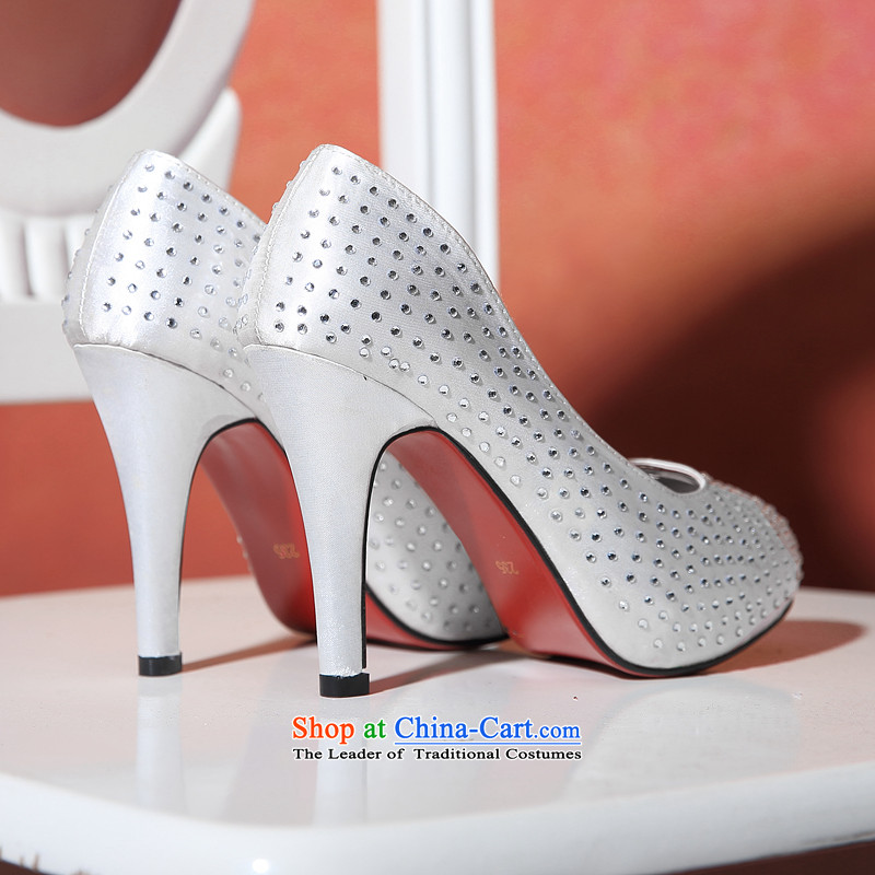 A white Korean brides high-heel shoes 2015 new marriages of diamond bride shoes 095 34 a bride shopping on the Internet has been pressed.