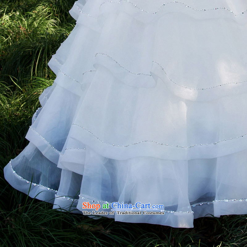 A Bride winter wedding cake with chest petticoats original design manually staple Pearl 2525 made 25 days shipment, a bride shopping on the Internet has been pressed.